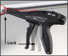 TLC-steg 2 av 3: buntbandspistolen klämmer automatiskt buntbandsremmen