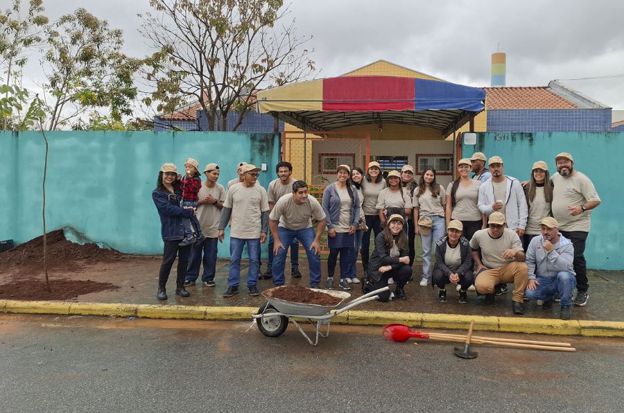 Trädplantering från HellermannTyton Brasilien