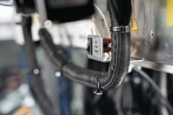 Helagaine Twist-In-FR självlåsande, flamhämmande polyester kabelskydd