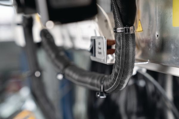 Helagaine Twist-In-FR självlåsande, flamhämmande polyester kabelskydd