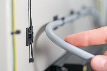 Q-mounts självhäftande