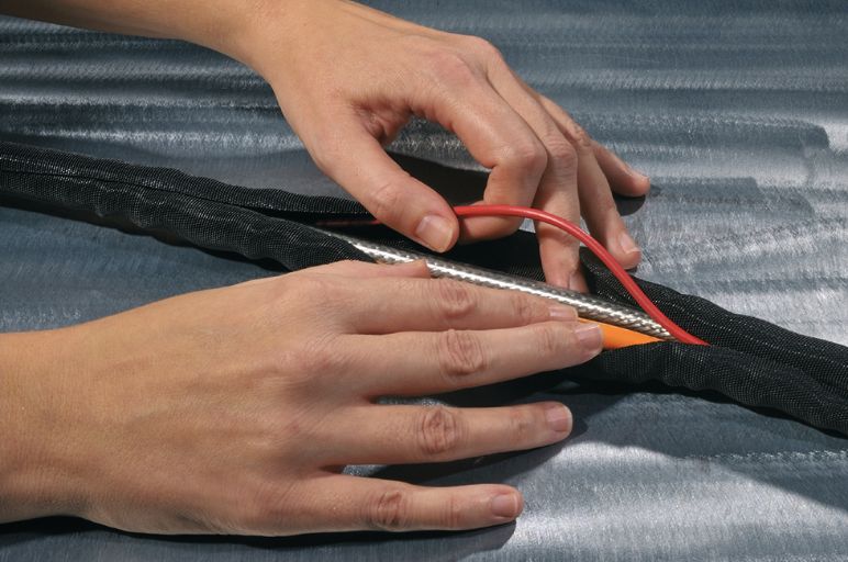 Självförslutande kabelstrumpa av polyester Helagaine Twist-In