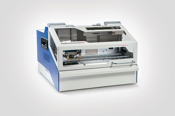 Snabb och enkel - M-boss märkmaskin med präglingssystem för metallplattor.