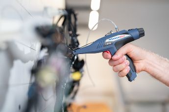 Ergonomiskt utformad pneumatisk buntbandspistol för serieproduktion